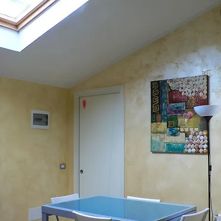 Lägenhet La Mansarda Colorata